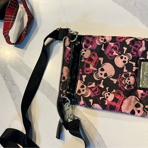 Betsey Johnson, pink skull purse